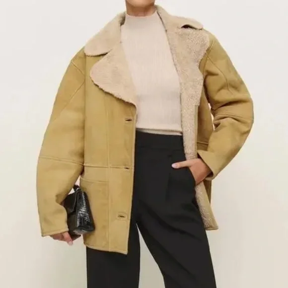 New-Reformation
Veda Luca Suede shearing coat
Parmesan Suede - Picture 2 of 16